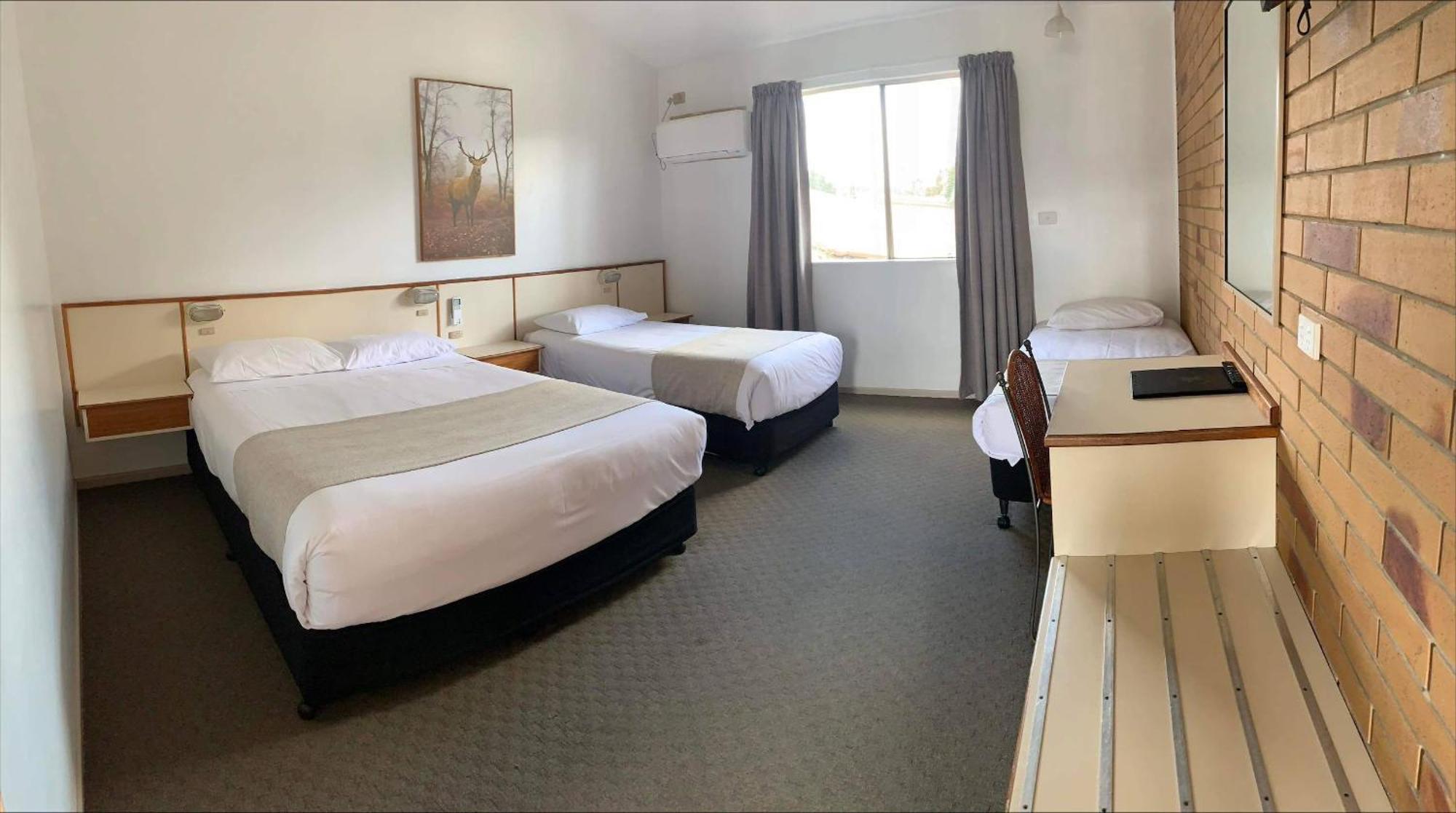 Wild Scotsman Motor Inn Gin Gin Qld 외부 사진