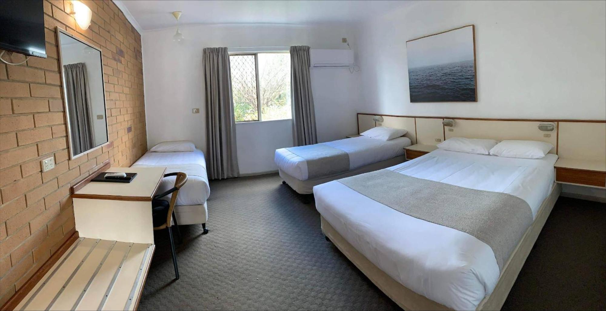Wild Scotsman Motor Inn Gin Gin Qld 외부 사진