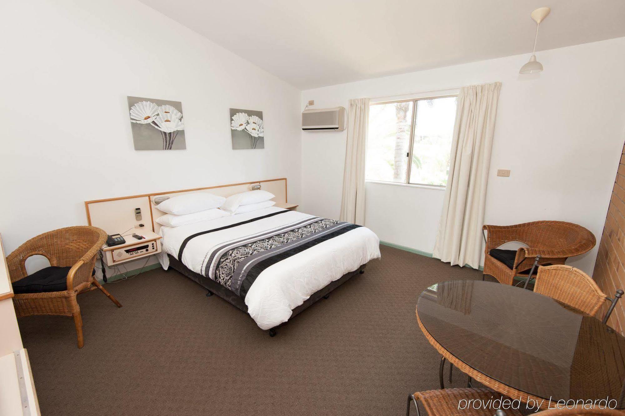Wild Scotsman Motor Inn Gin Gin Qld 외부 사진